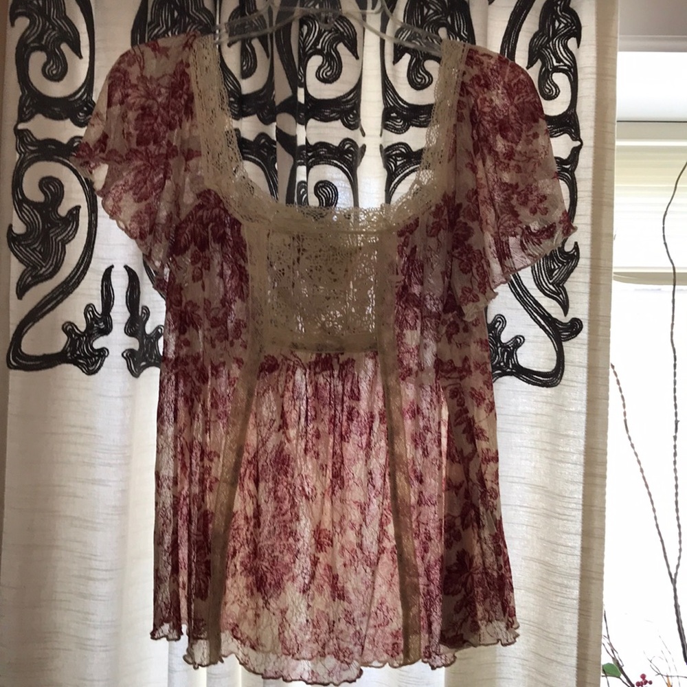 Adorable Ralph Loren  lightweight Flowy top